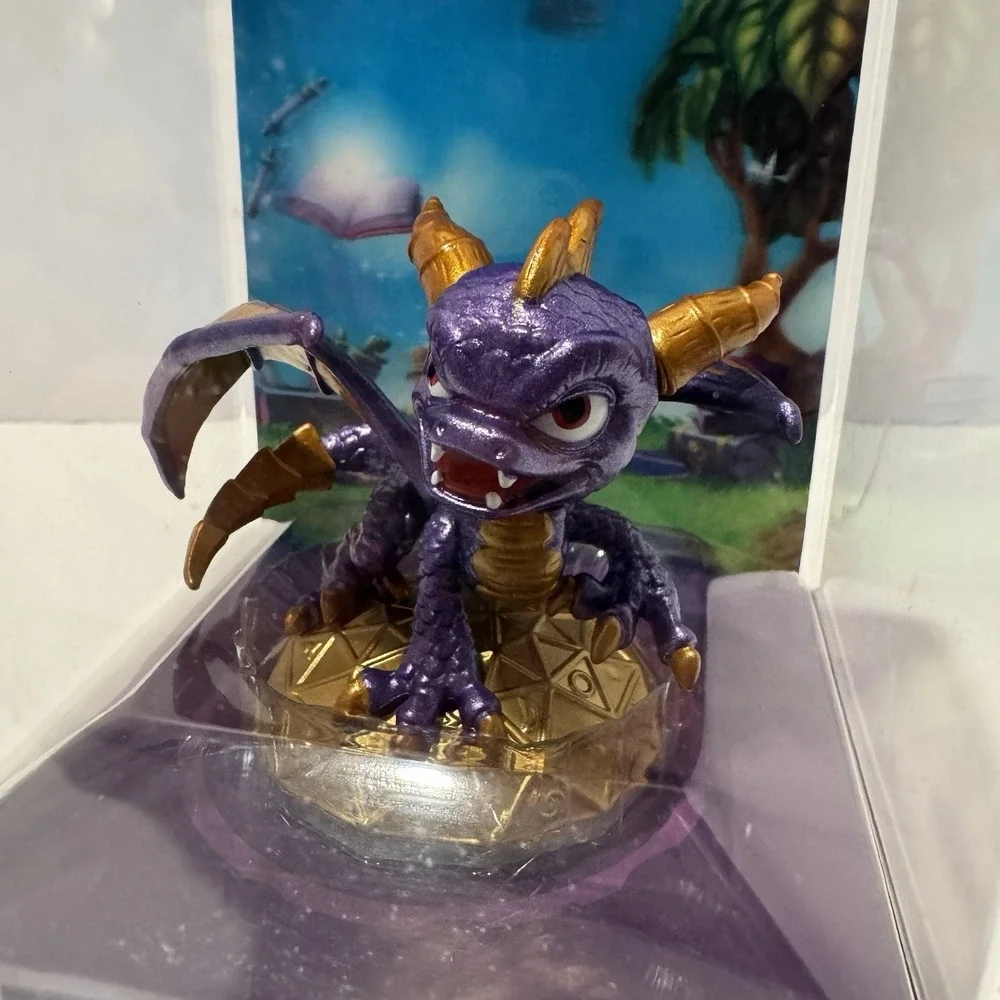 Skylanders Eon's‎ Elite Spyro w/ Display Case